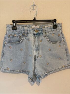 🌸 cotton:on beautiful floral Denim Jean shorts 🌸 Light wash with embroidery